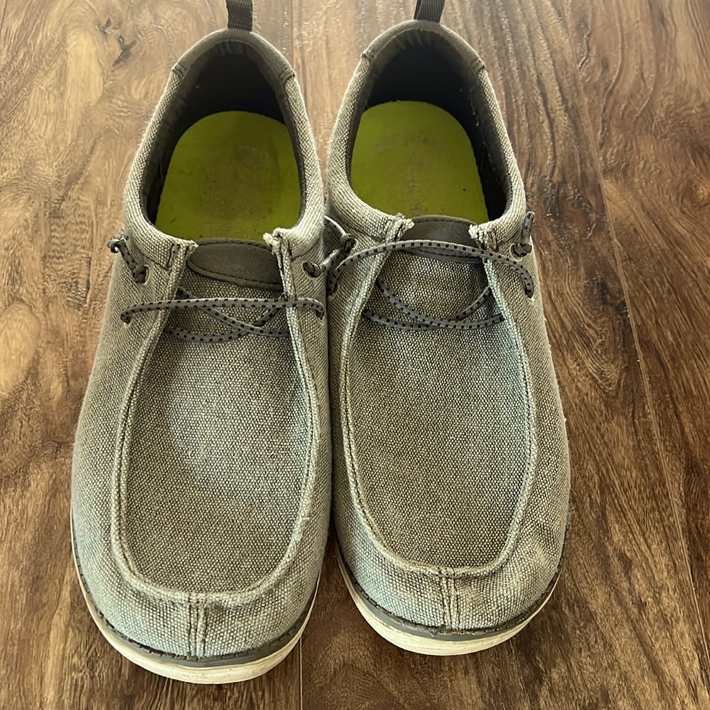 Boys Sonoma canvas shoes